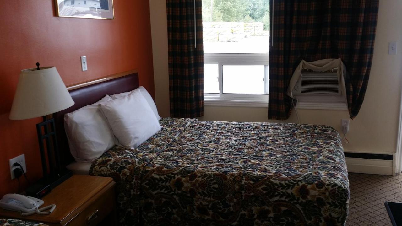 River Mist Inn Sturgeon Falls エクステリア 写真