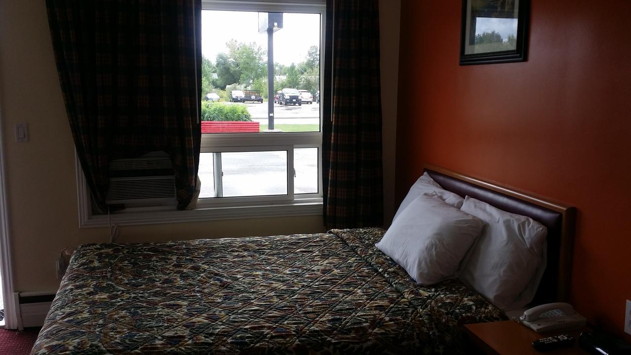 River Mist Inn Sturgeon Falls エクステリア 写真