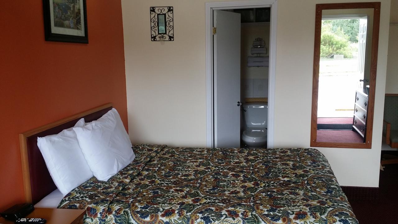 River Mist Inn Sturgeon Falls エクステリア 写真