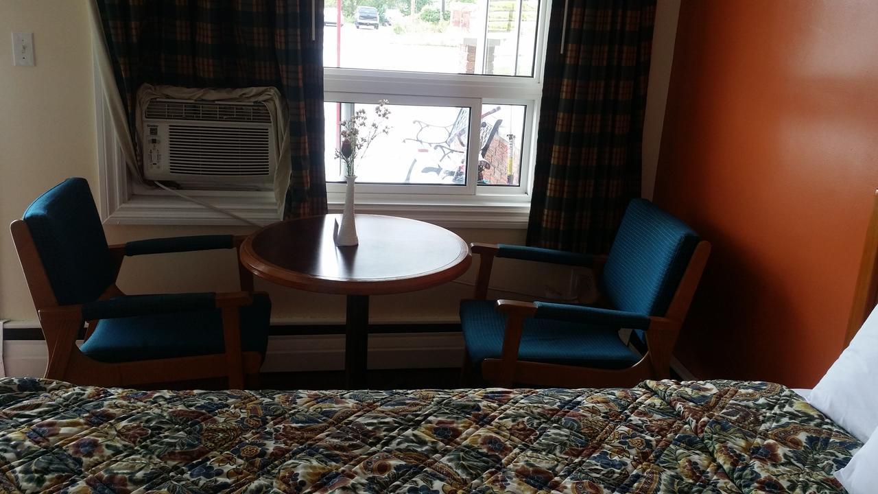 River Mist Inn Sturgeon Falls エクステリア 写真
