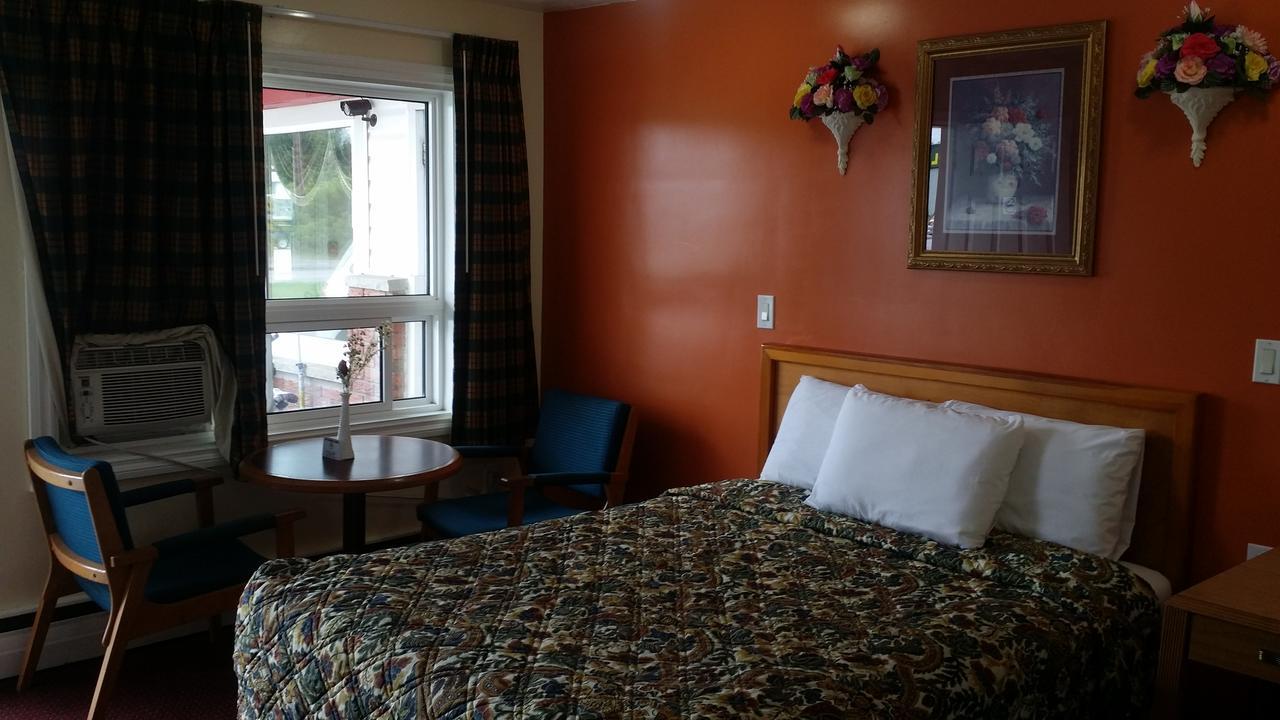 River Mist Inn Sturgeon Falls エクステリア 写真