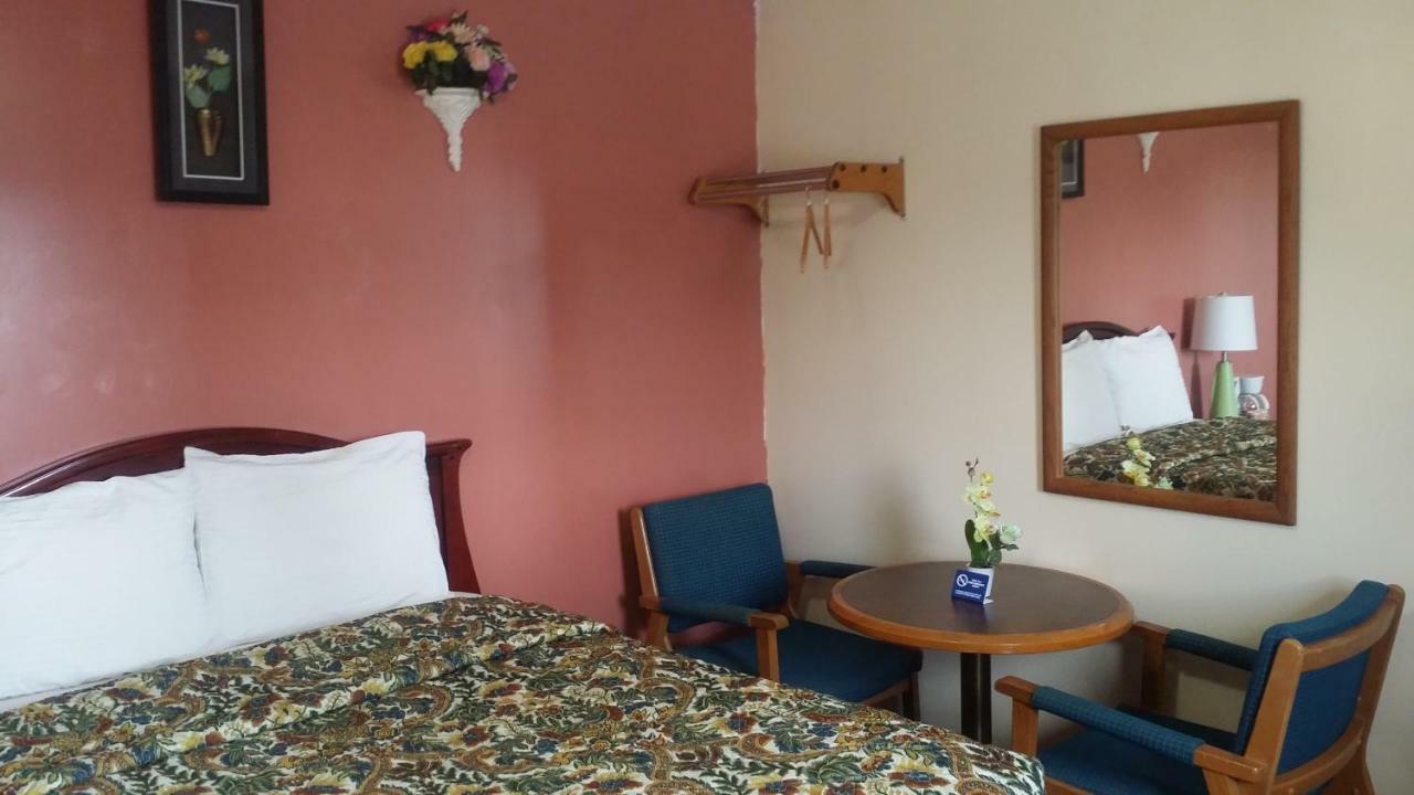 River Mist Inn Sturgeon Falls エクステリア 写真